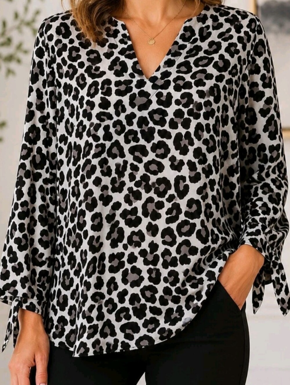 Michael Kors Black and White Leopard V-Neck Blouse Size L
